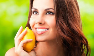 Использование лимона для избавление от прыщиков и пятен на лице