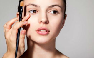 Как скрыть прыщи на лице с помощью макияжа: самые простые способы